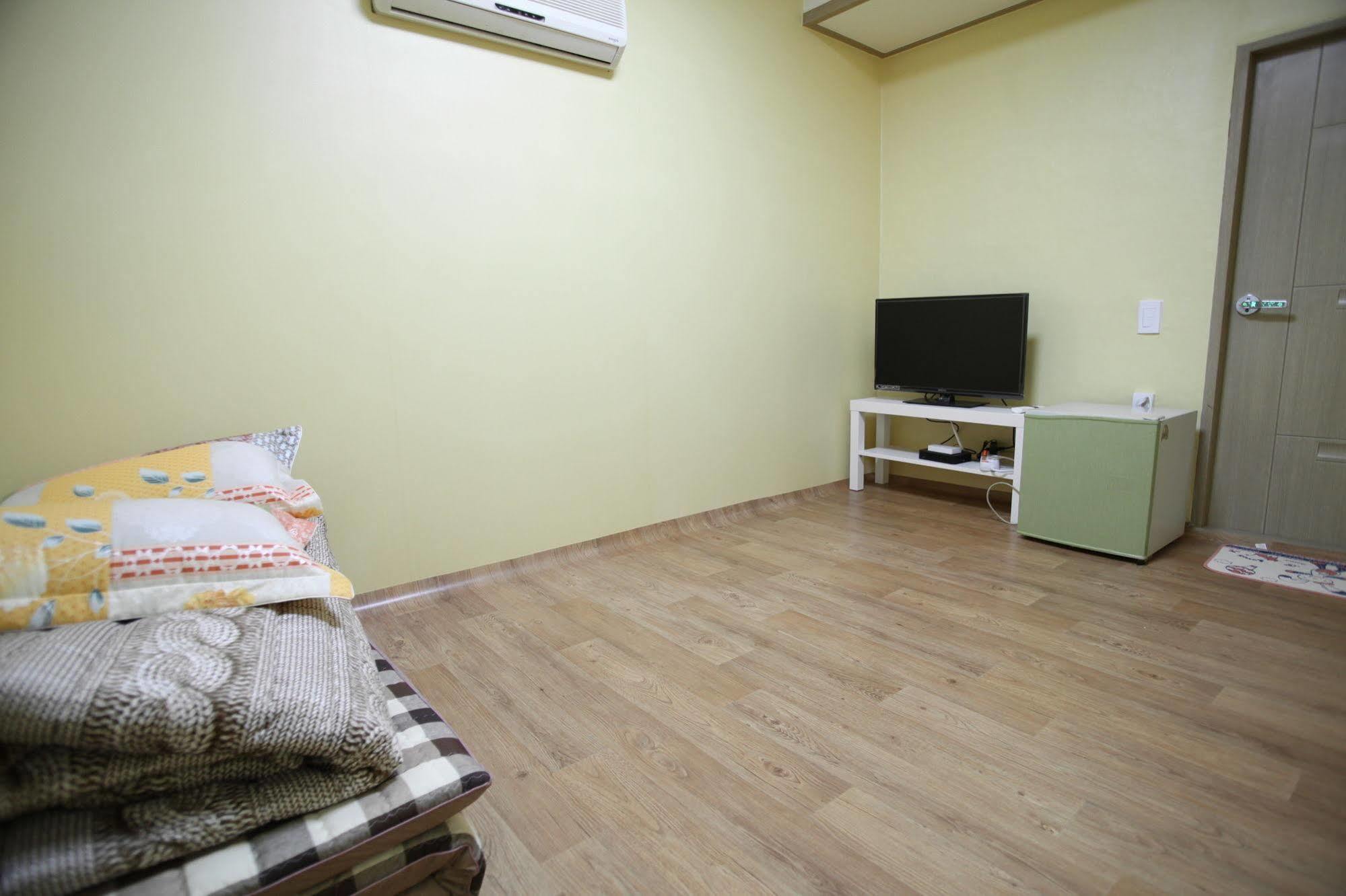 Dadam Guesthouse Yeosu Bagian luar foto